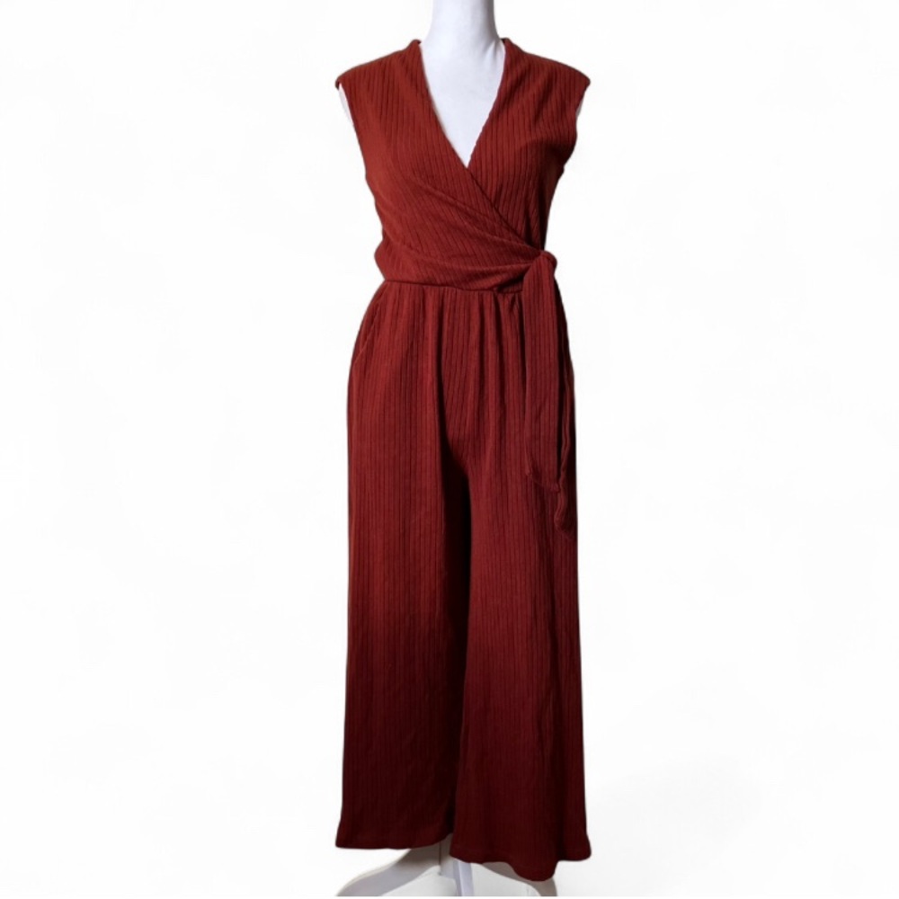 Gilli Burnt Rust Red Sleeveless Mid Length Faux Wrap Jumpsuit size Small - Picture 2 of 9